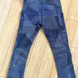 Lululemon size 2 cropped legging navy blue